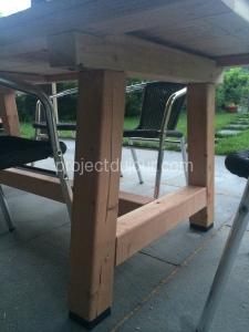 DIY outdoor wood dining table - Finished table from under, with the feet